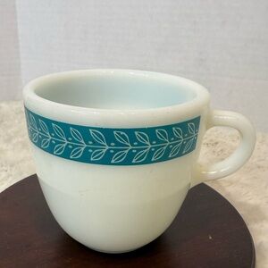 VTG PYREX  white milk glass tea/coffee cup with “Laurel Leaf/Bluegrass” pattern